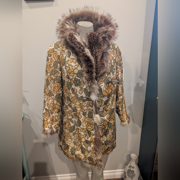 Vintage Patchwork Coyote Fur Coat Reversible Hippy Floral Pattern Sz M - Picture 5 of 8